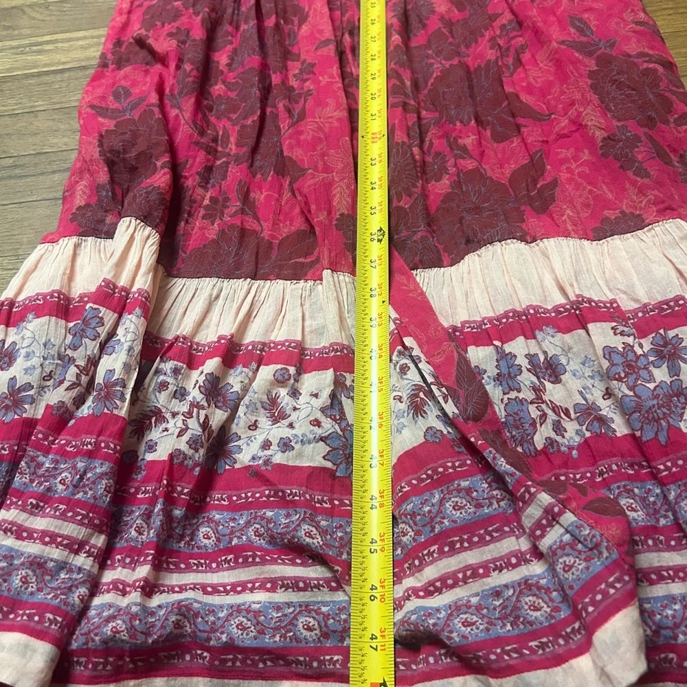 People Are Wearing Dresses With Jeans - Picture 3 of 11